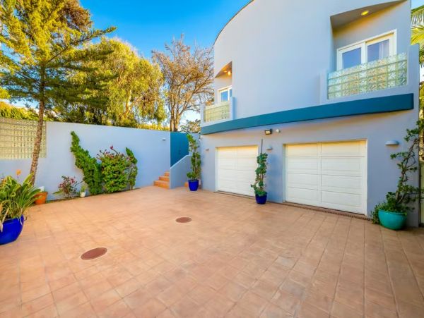 Amazing Beachfront Three Bedroom Vacation Home in Malibu