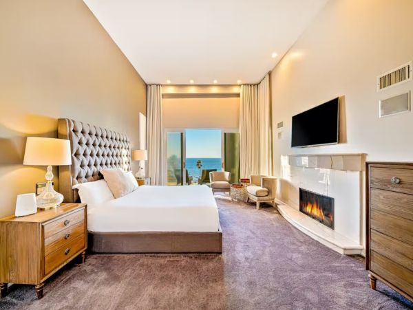 Amazing Beachfront Three Bedroom Vacation Home in Malibu
