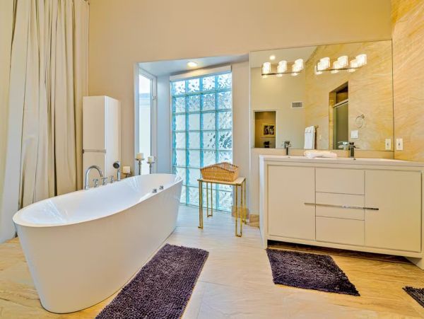 Amazing Beachfront Three Bedroom Vacation Home in Malibu