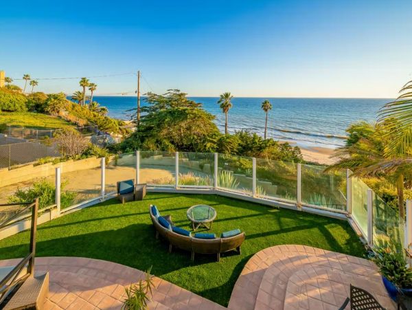 Amazing Beachfront Three Bedroom Vacation Home in Malibu