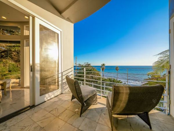 Amazing Beachfront Three Bedroom Vacation Home in Malibu