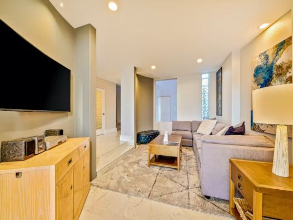 Amazing Beachfront Three Bedroom Vacation Home in Malibu