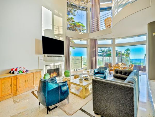 Amazing Beachfront Three Bedroom Vacation Home in Malibu