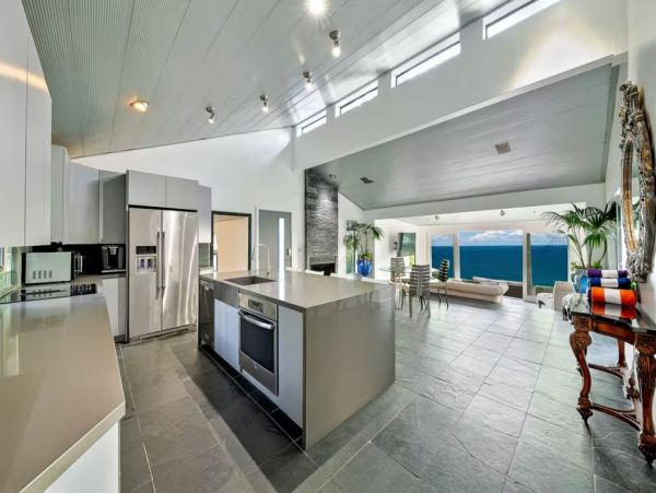 Malibu Stunning Vacation Rental with Private Pool Sleeps 6