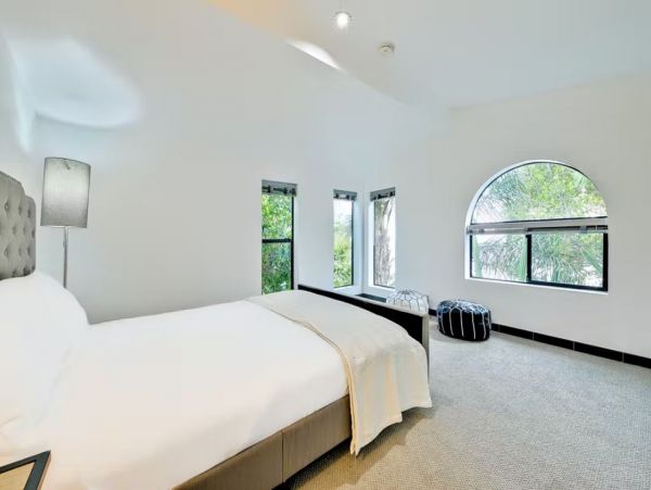 Malibu Stunning Vacation Rental with Private Pool Sleeps 6