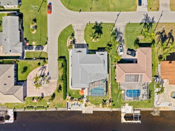 Canal Views Cape Coral Vacation Home Three Bedroom with Pool