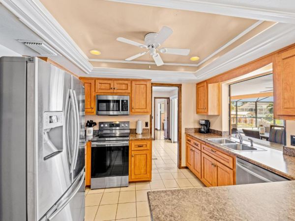 Canal Views Cape Coral Vacation Home Three Bedroom with Pool
