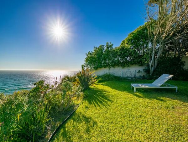 Oceanfront Bungalows in Malibu, 4 Bedrooms, Beach View