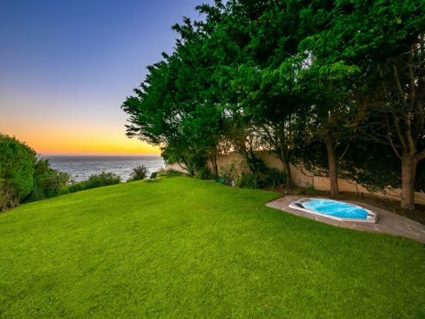 Oceanfront Bungalows in Malibu, 4 Bedrooms, Beach View