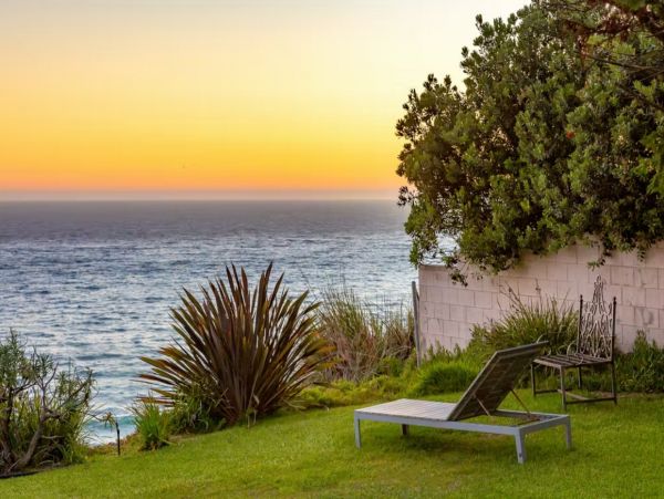 Oceanfront Bungalows in Malibu, 4 Bedrooms, Beach View