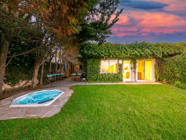 Oceanfront Bungalows in Malibu, 4 Bedrooms, Beach View
