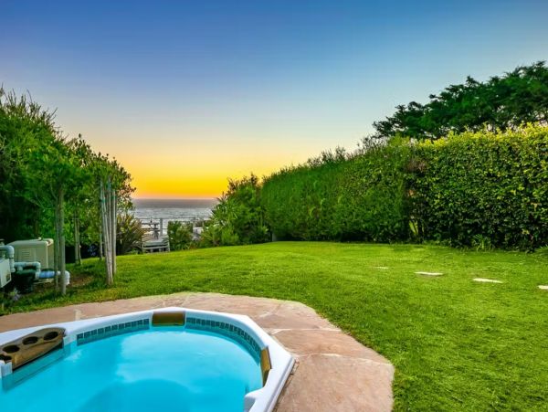 Oceanfront Bungalows in Malibu, 4 Bedrooms, Beach View