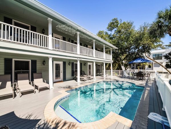 Six Bedroom Vacation Pool Home in Hilton Head