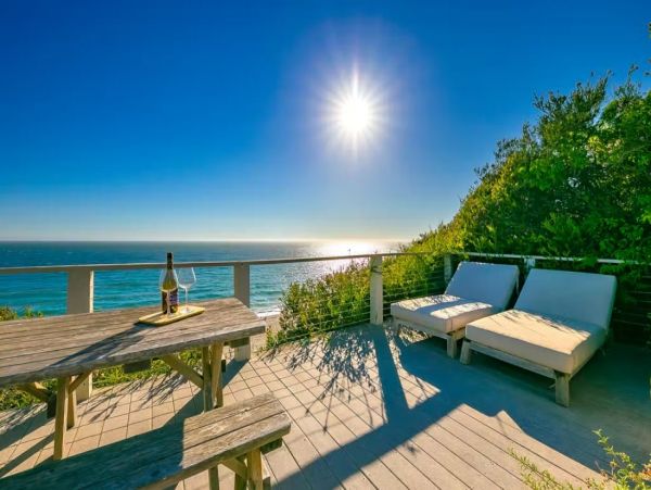 Oceanfront Vacation Bungalow in Malibu Sleeps 4 Guests