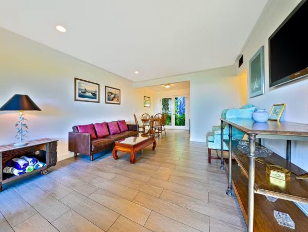 Oceanfront Vacation Bungalow in Malibu Sleeps 4 Guests