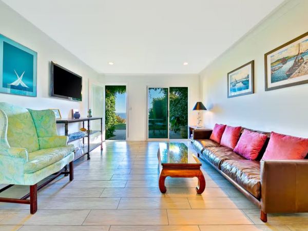 Oceanfront Vacation Bungalow in Malibu Sleeps 4 Guests