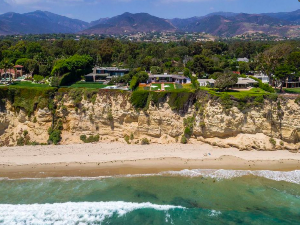 Oceanfront Vacation Bungalow in Malibu Sleeps 4 Guests