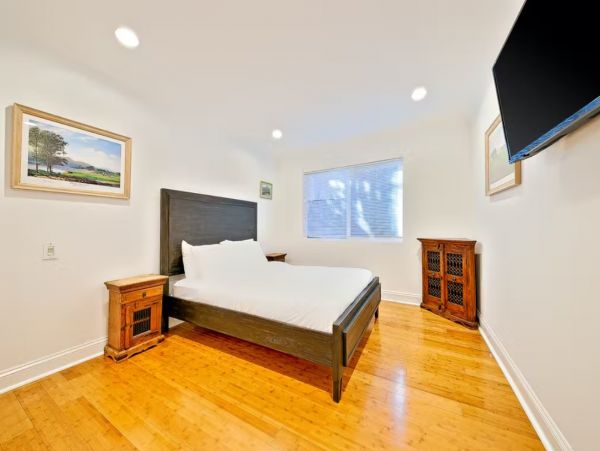 Malibu Two-Bedroom Oceanfront Bungalow Walk To Beach