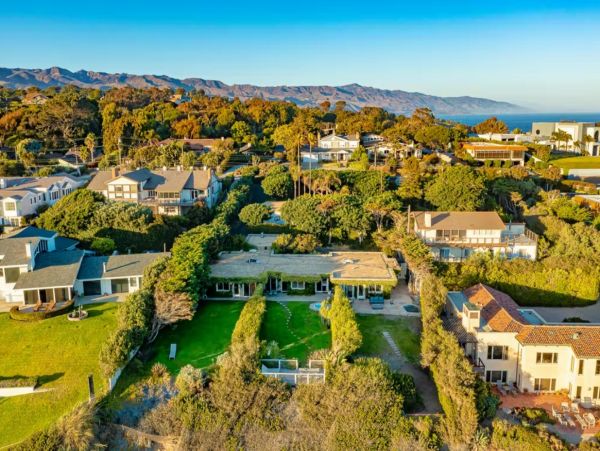 Malibu Two-Bedroom Oceanfront Bungalow Walk To Beach