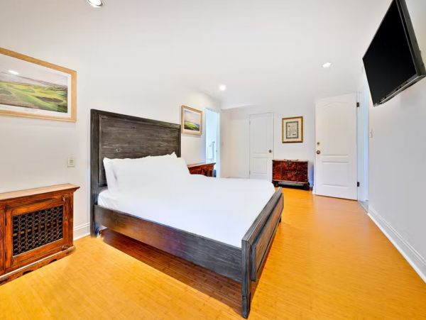 Malibu Two-Bedroom Oceanfront Bungalow Walk To Beach