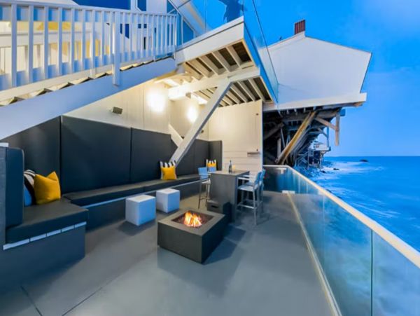 One Bedroom Luxury Beachfront Vacation Condo in Malibu