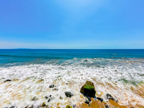 One Bedroom Luxury Beachfront Vacation Condo in Malibu