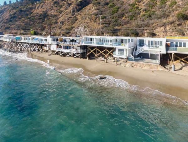 One Bedroom Luxury Beachfront Vacation Condo in Malibu