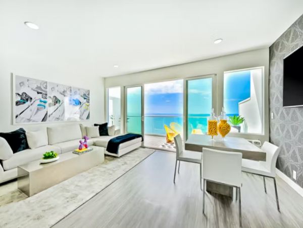 One Bedroom Luxury Beachfront Vacation Condo in Malibu