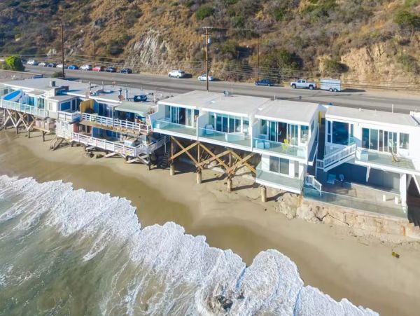One Bedroom Luxury Beachfront Vacation Condo in Malibu