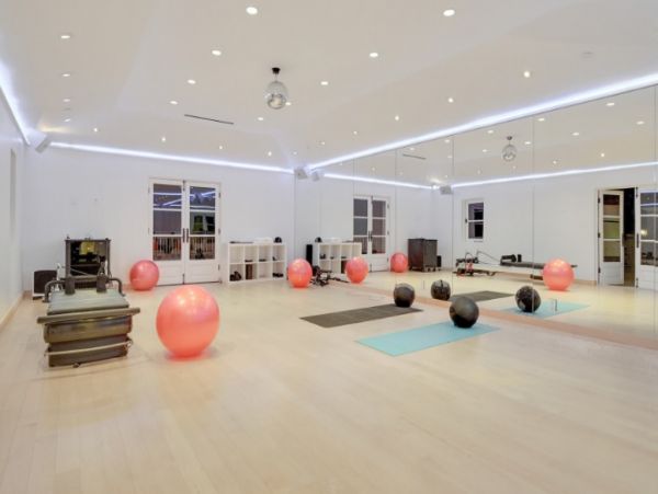 Malibu Luxury 8 Bedroom Vacation Home Fitness & Movie Room