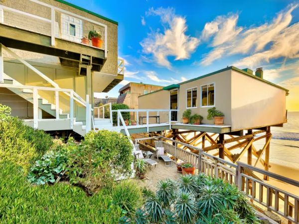 Luxury Oceanfront One Bedroom Beach Rental in Malibu