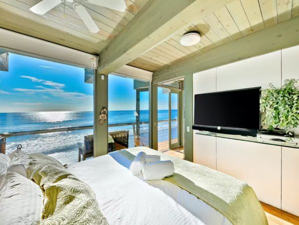 Luxury Oceanfront One Bedroom Beach Rental in Malibu