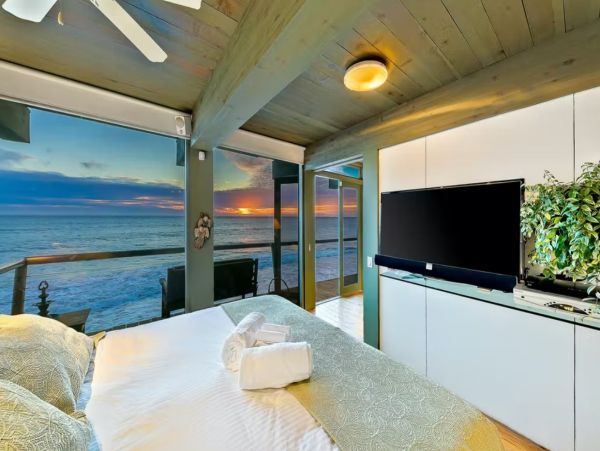 Luxury Oceanfront One Bedroom Beach Rental in Malibu