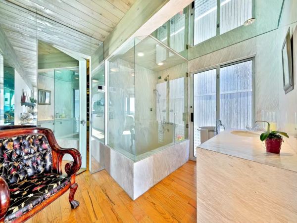 Luxury Oceanfront One Bedroom Beach Rental in Malibu