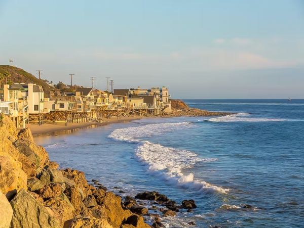 Luxury Oceanfront One Bedroom Beach Rental in Malibu