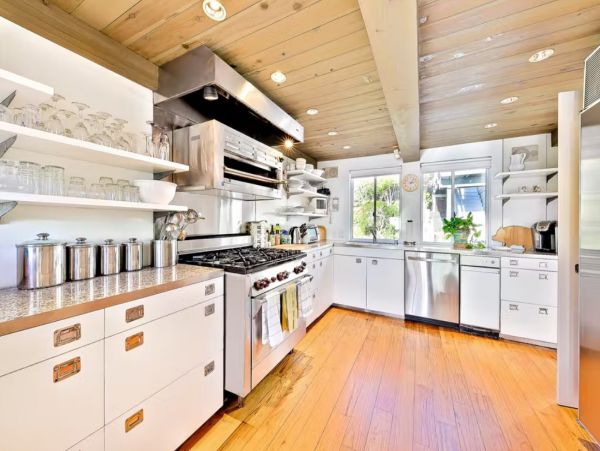 Luxury Oceanfront One Bedroom Beach Rental in Malibu