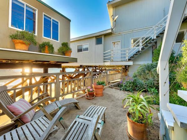 Luxury Oceanfront One Bedroom Beach Rental in Malibu