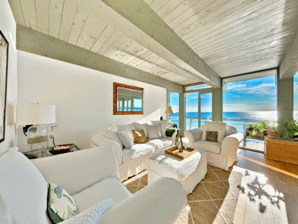 Luxury Oceanfront One Bedroom Beach Rental in Malibu