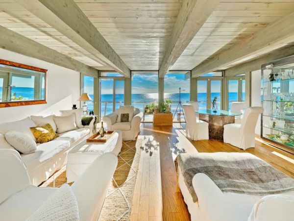 Luxury Oceanfront One Bedroom Beach Rental in Malibu
