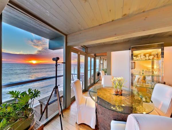 Luxury Oceanfront One Bedroom Beach Rental in Malibu