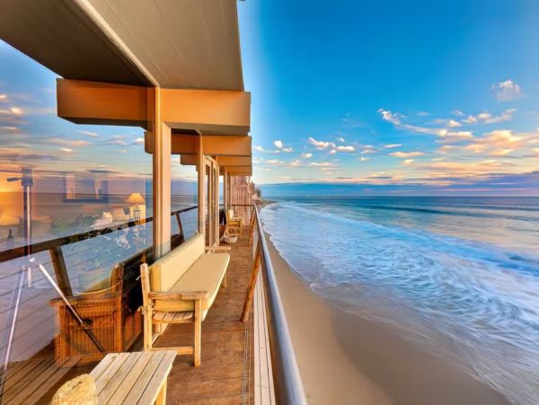 Luxury Oceanfront One Bedroom Beach Rental in Malibu
