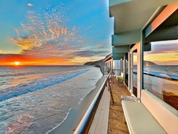 Luxury Oceanfront One Bedroom Beach Rental in Malibu