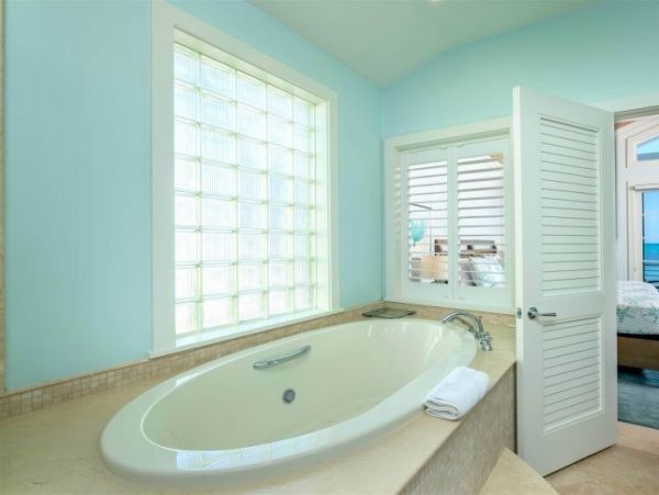 Islamorada Oceanfront Vacation Rental - Luxury 4-Bedroom Florida Keys Beachfront Home