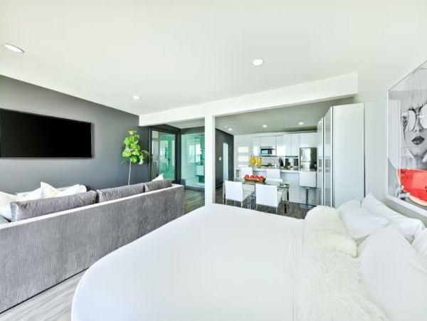 Luxury Malibu Three Bedroom Oceanfront Vacation Beach. Home