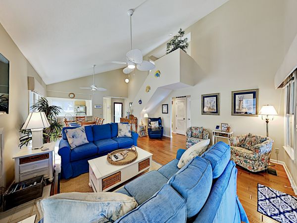 Hilton Head Vacation Condo Four Bedroom Walk to Beach
