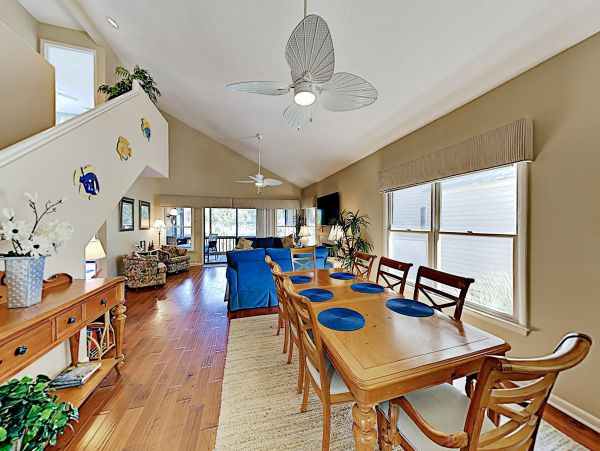 Hilton Head Vacation Condo Four Bedroom Walk to Beach