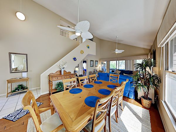 Hilton Head Vacation Condo Four Bedroom Walk to Beach