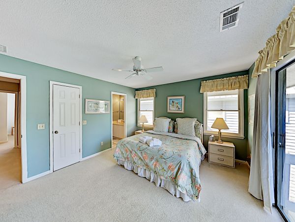 Hilton Head Vacation Condo Four Bedroom Walk to Beach