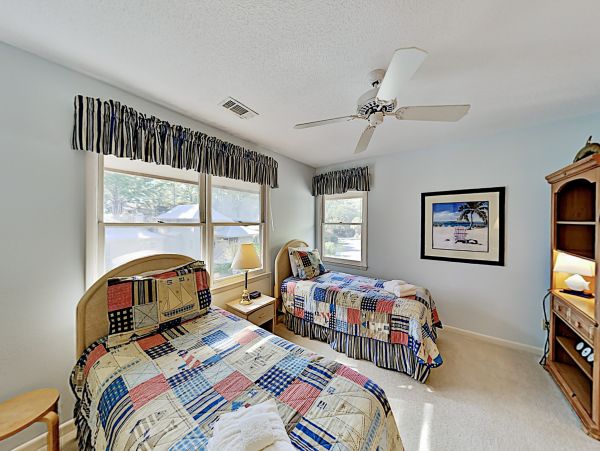 Hilton Head Vacation Condo Four Bedroom Walk to Beach