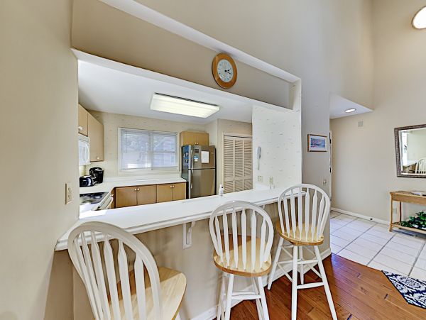 Hilton Head Vacation Condo Four Bedroom Walk to Beach